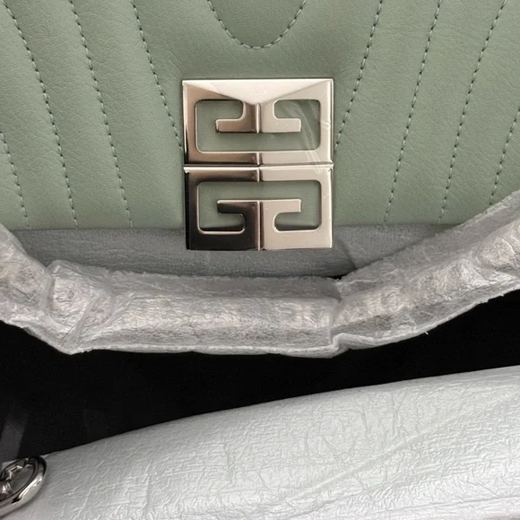 ✨ Givenchy 4G Soft Baguette – Celadon – BRAND NEW – Full Set + Cardholder ✨ - Picture 2 of 9